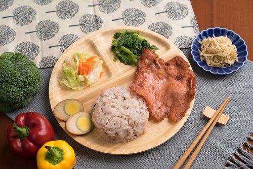 小嫩肉嫩骨飯 品牌形象