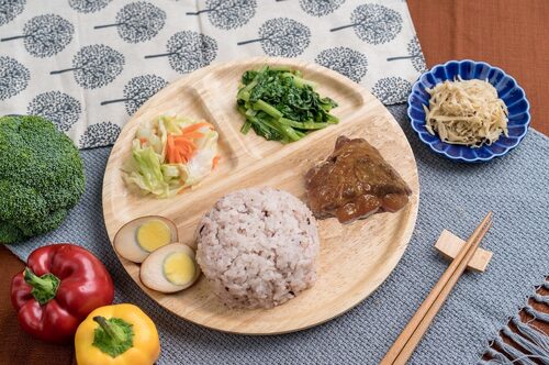 小嫩肉嫩骨飯 品牌形象