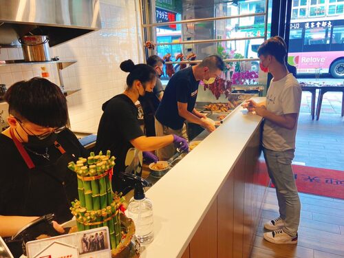 燒再等- 正宗燒味快餐 品牌形象