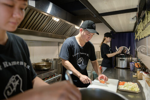 力量拉麵 品牌形象