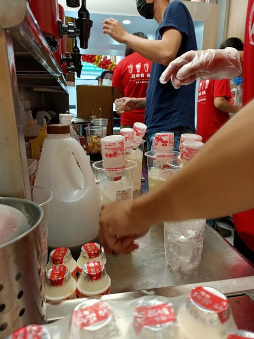 紅本紅茶飲 品牌形象