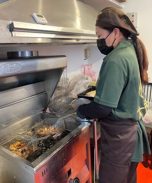 大頭雞薑片茶油雞 品牌形象