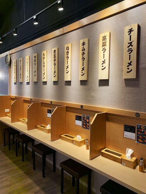 臥龍拉麵 品牌形象