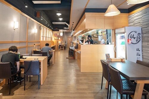 臥龍拉麵 品牌形象