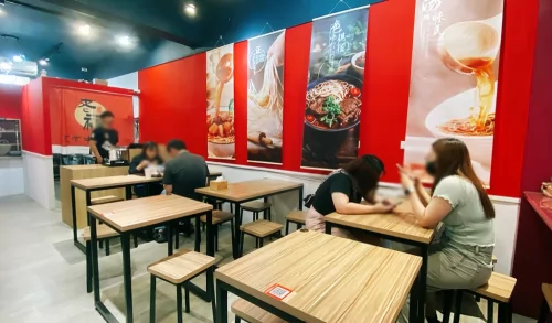 老福家常牛肉麵 雞白湯拉麵 品牌形象